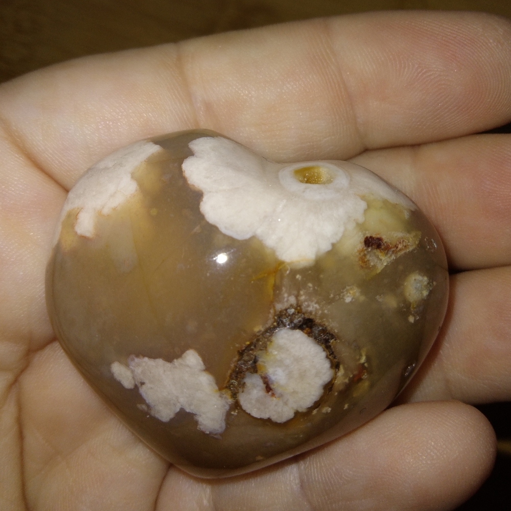 Flower agate chunky heart carving